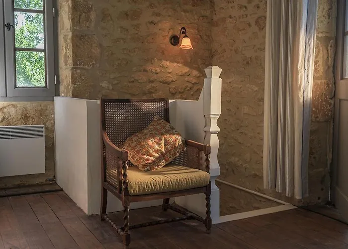 Dom wakacyjny Romantic Dovecot Near Germain De Belves