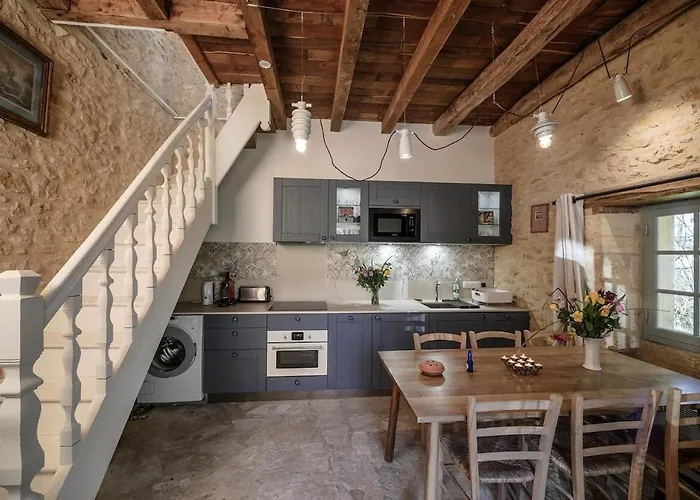 Romantic Dovecot Near Germain De Belves Dom wakacyjny *