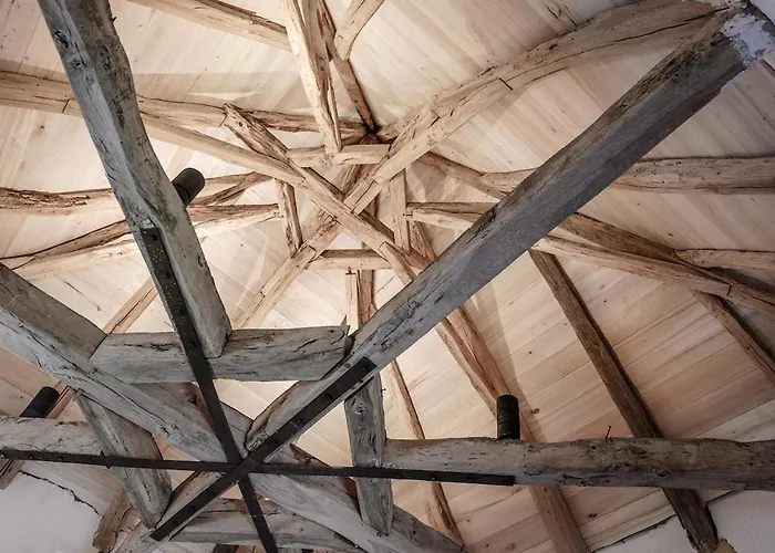 Dom wakacyjny Romantic Dovecot Near Germain De Belves